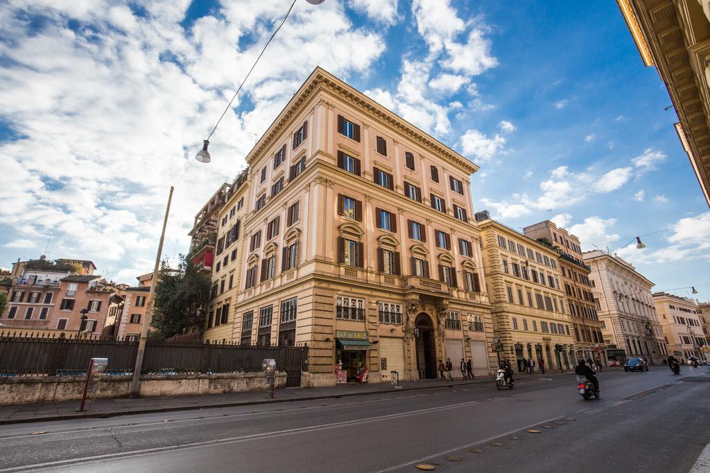 The Club Navona Pensión *